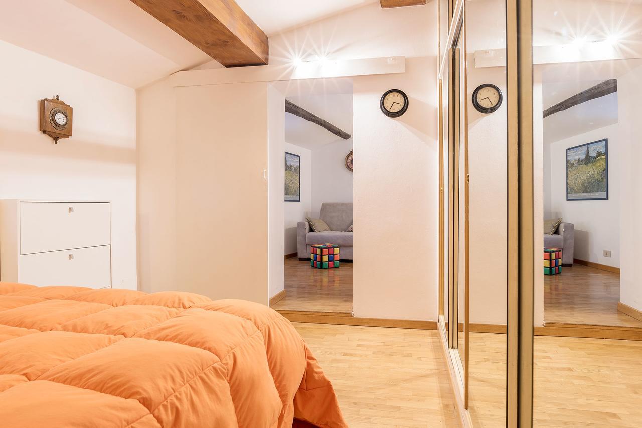 Penthouse With Terrace In The Heart Of Apartment Rom